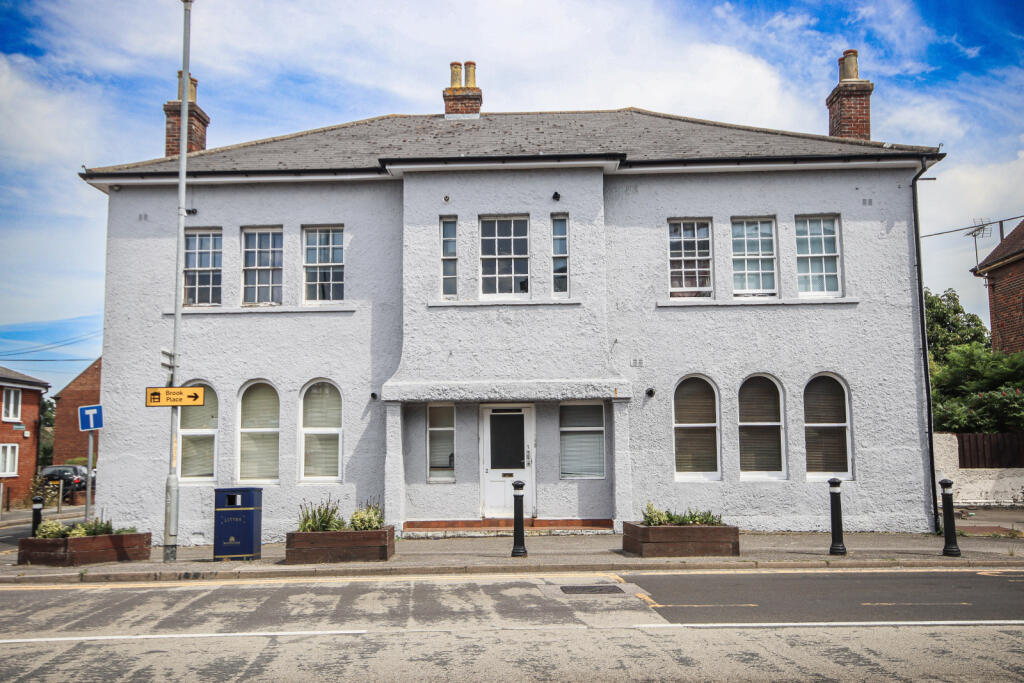 2 bed 1st Floor Flat for rent in Staplehurst. From Family Homes Sales & Lettings - Sittingbourne