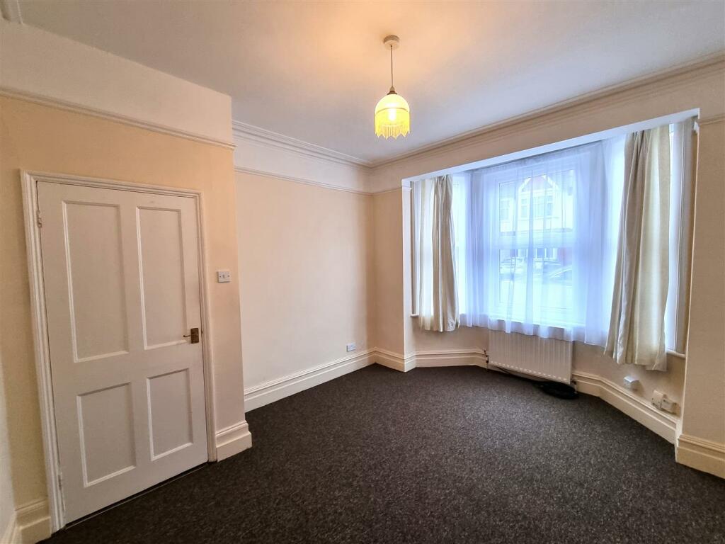 2 bed House (unspecified) for rent in Croydon. From James Chiltern - Croydon