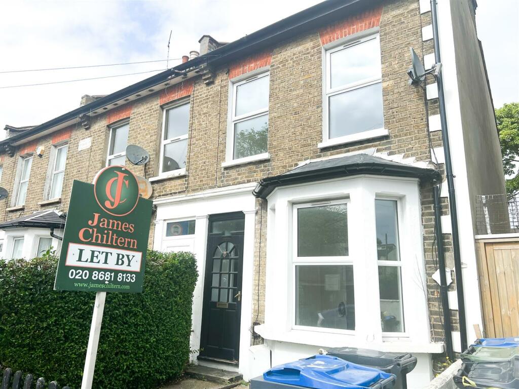 3 bed End Terraced House for rent in Croydon. From James Chiltern - Croydon