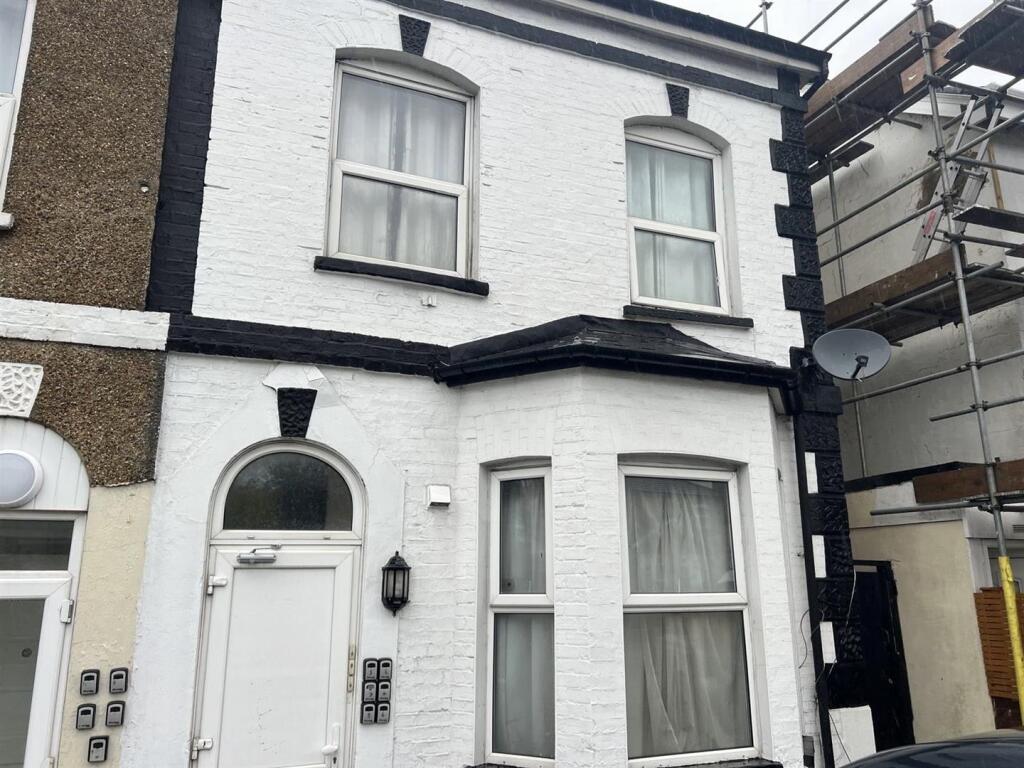 4 bed Studio for rent in Croydon. From James Chiltern - Croydon