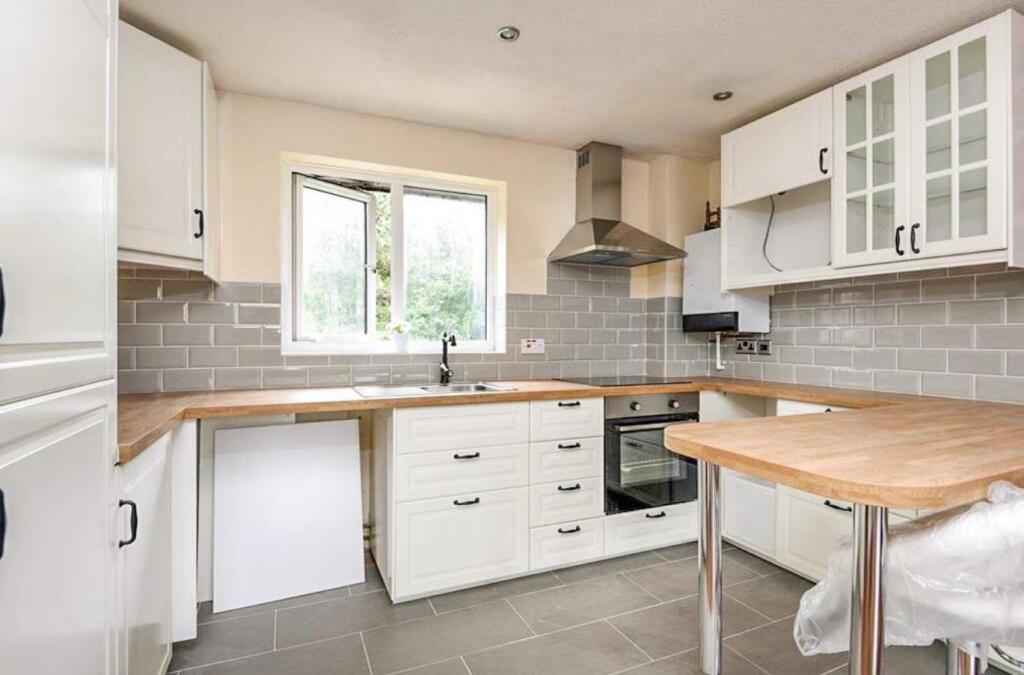 2 bed 1st Floor Flat for rent in Croydon. From James Chiltern - Croydon