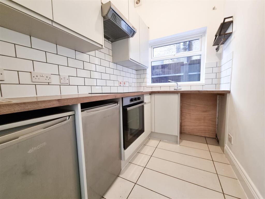 2 bed 1st Floor Flat for rent in Croydon. From James Chiltern - Croydon