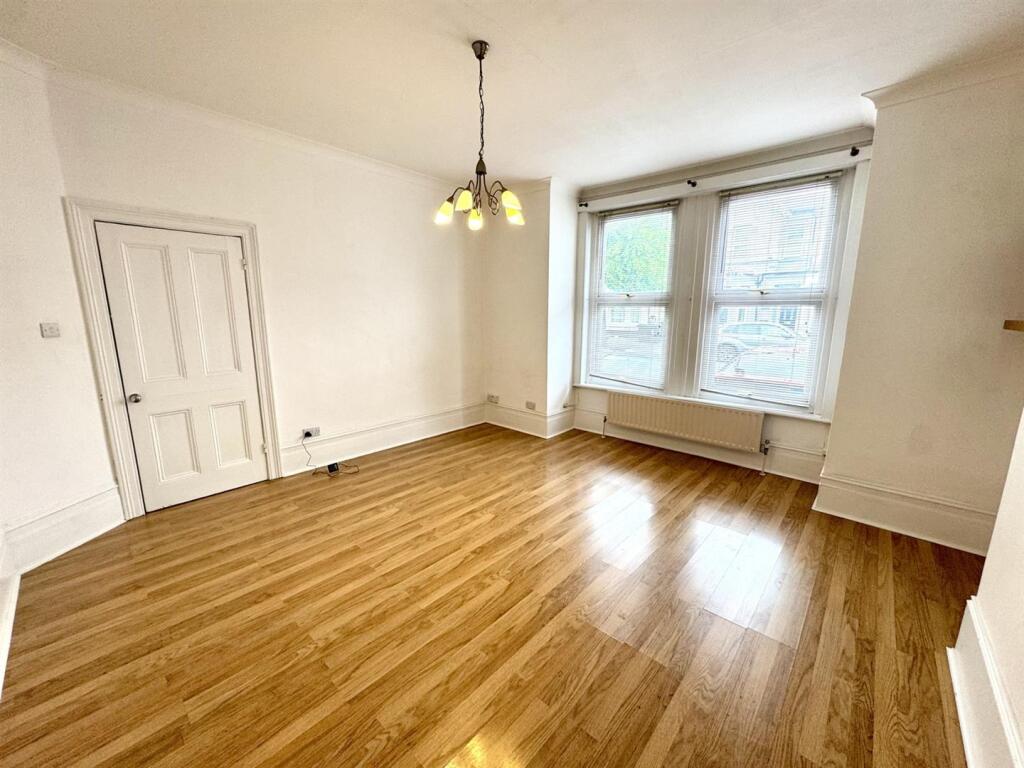 1 bed Annexe for rent in Croydon. From James Chiltern - Croydon