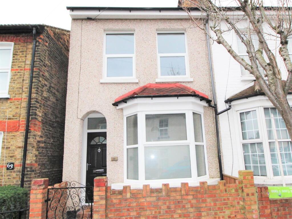 3 bed Mid Terraced House for rent in Croydon. From James Chiltern - Croydon