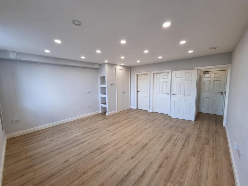 4 bed Studio for rent in Croydon. From James Chiltern - Croydon 4 bed Studio for rent in Croydon. From James Chiltern - Croydon