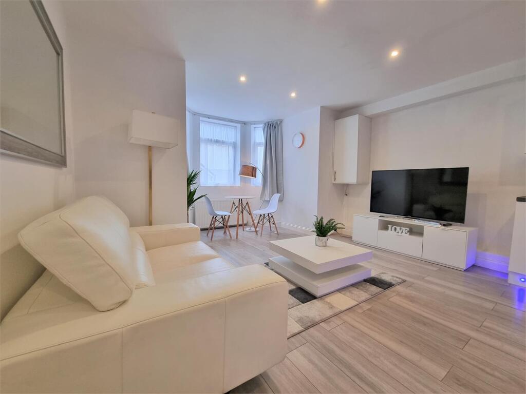 1 bed House (unspecified) for rent in Croydon. From James Chiltern - Croydon 1 bed House (unspecified) for rent in Croydon. From James Chiltern - Croydon