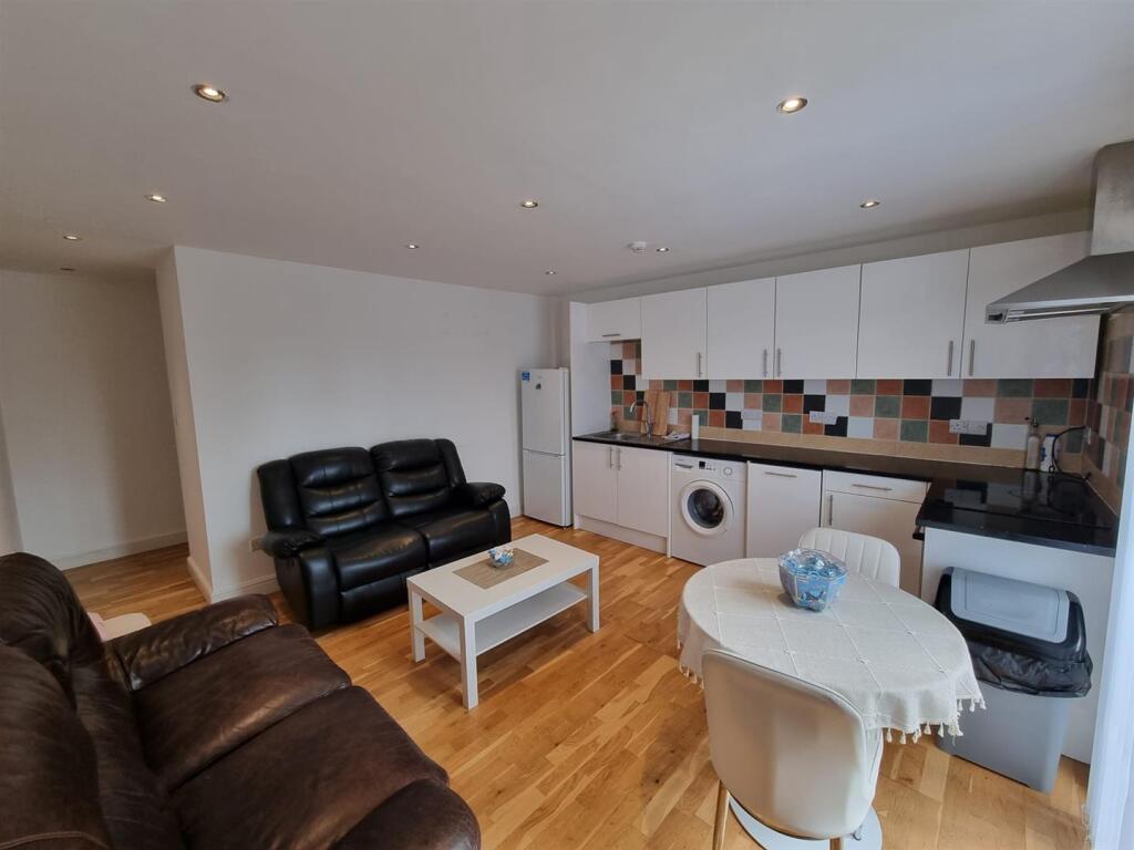 1 bed 1st Floor Flat for rent in Croydon. From James Chiltern - Croydon