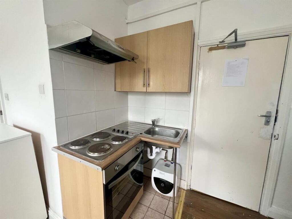 4 bed Studio for rent in Croydon. From James Chiltern - Croydon 4 bed Studio for rent in Croydon. From James Chiltern - Croydon