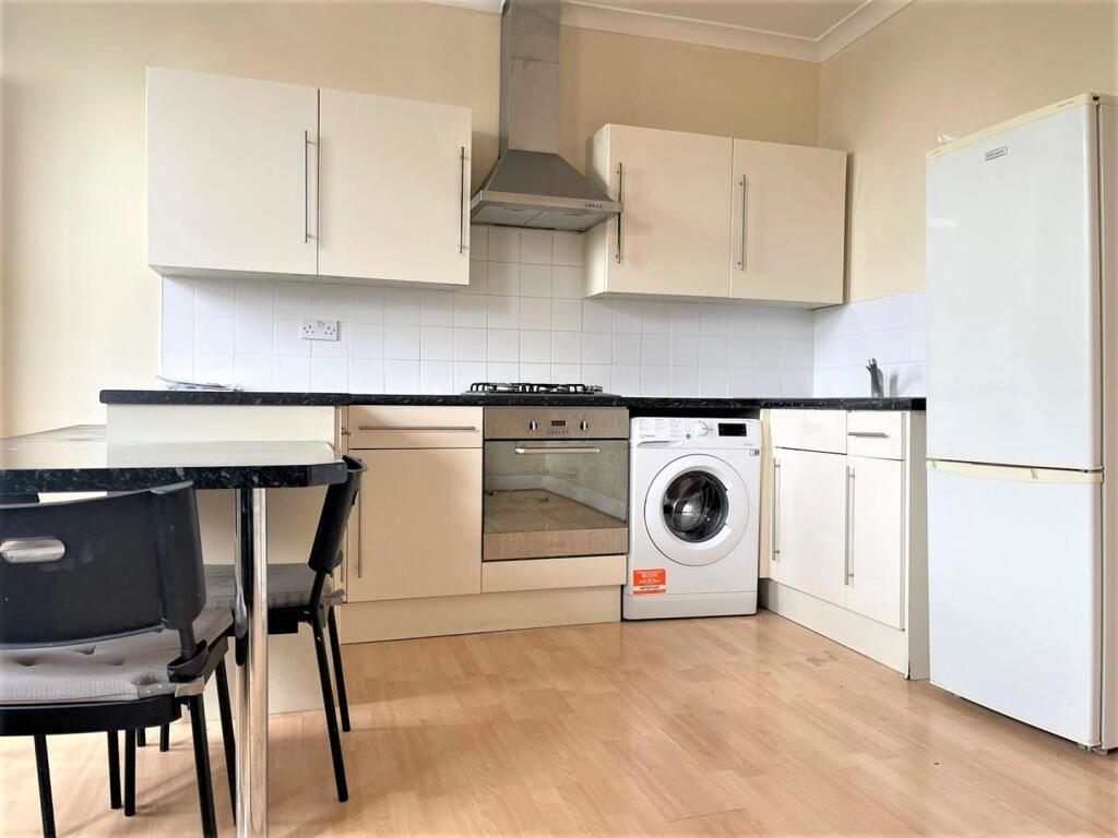 2 bed 1st Floor Flat for rent in Croydon. From James Chiltern - Croydon