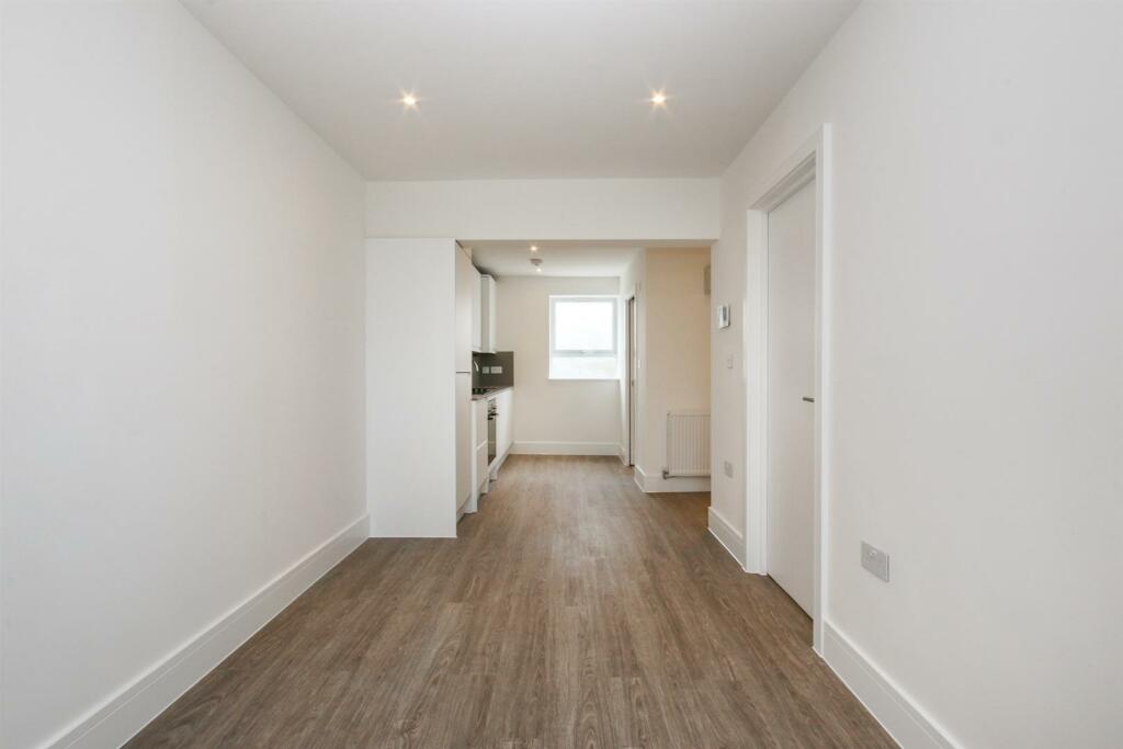 1 bed Apartment for rent in Hackney. From James Edward Lettings