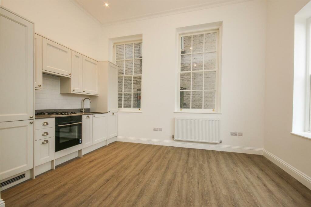 1 bed Apartment for rent in Stoke Newington. From James Edward Lettings