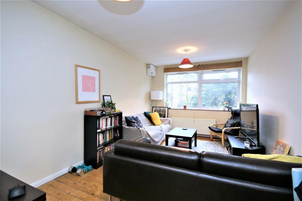 2 bed Apartment for rent in Stoke Newington. From James Edward Lettings