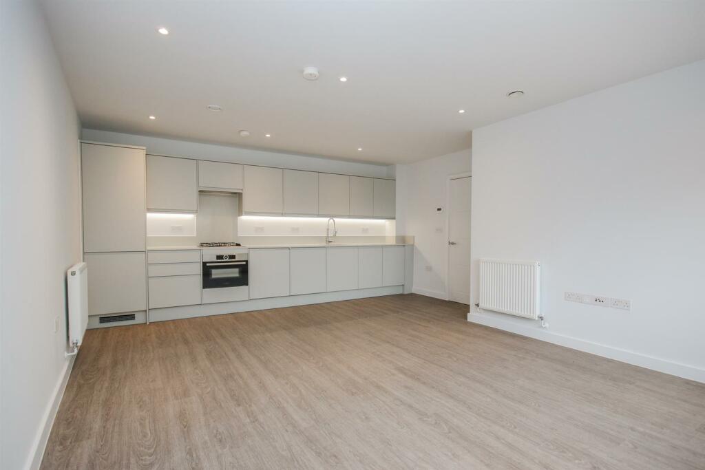 2 bed Flat for rent in Friern Barnet. From James Edward Lettings