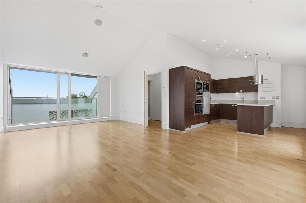 2 bed Apartment for rent in Stoke Newington. From James Edward - Highbury