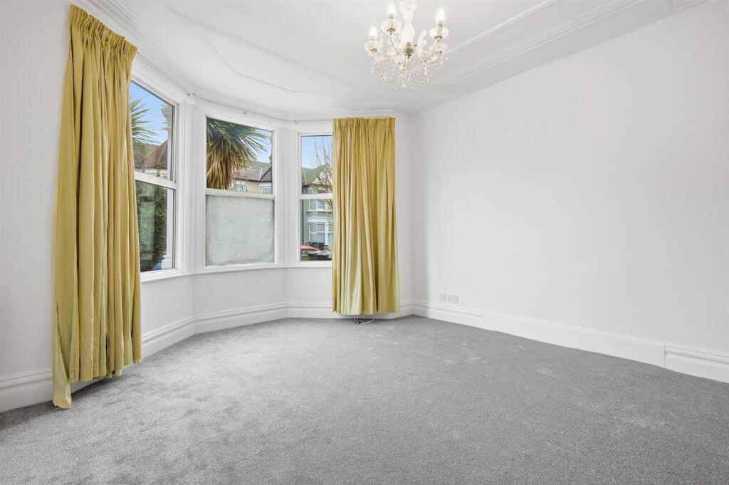 3 bed Detached for rent in Wood Green. From James Edward - Highbury