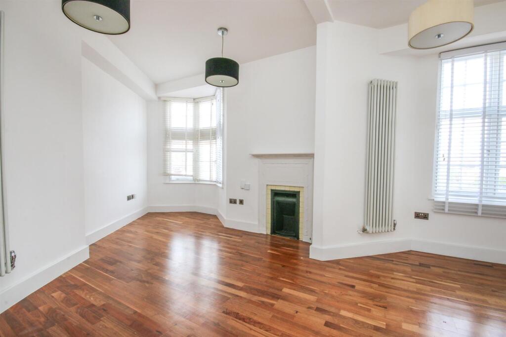 2 bed 1st Floor Flat for rent in Hampstead. From James Edward - Highbury