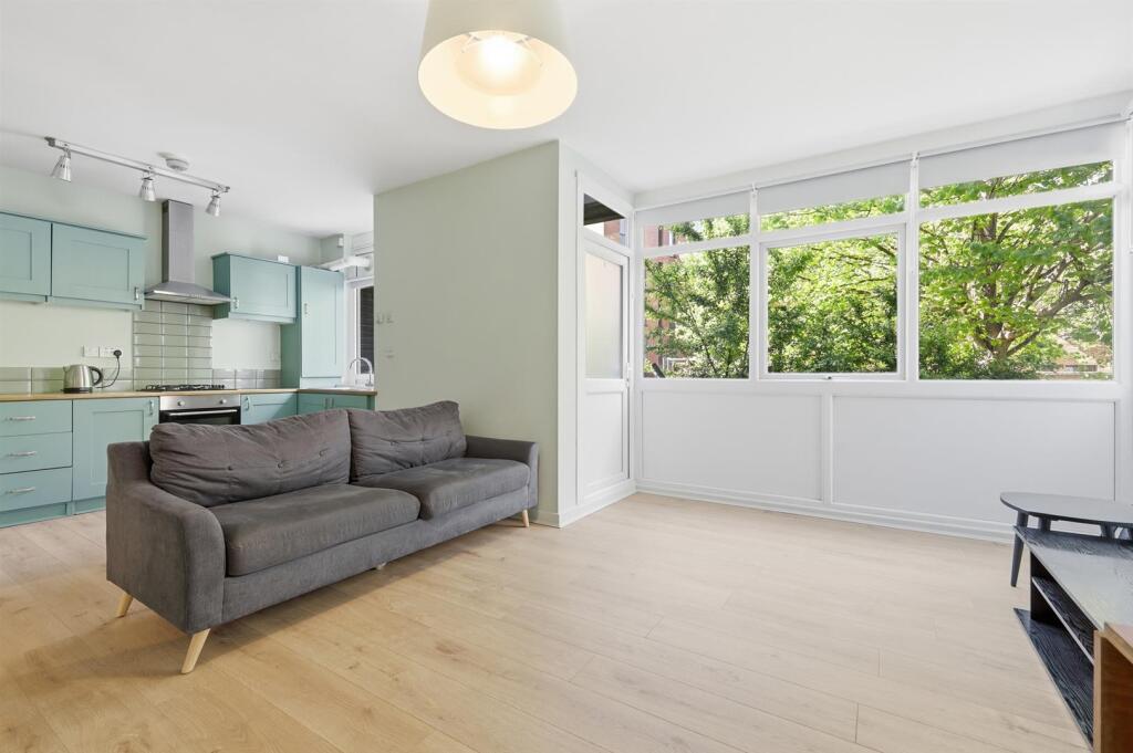 3 bed 1st Floor Flat for rent in Bethnal Green. From James Edward - Highbury