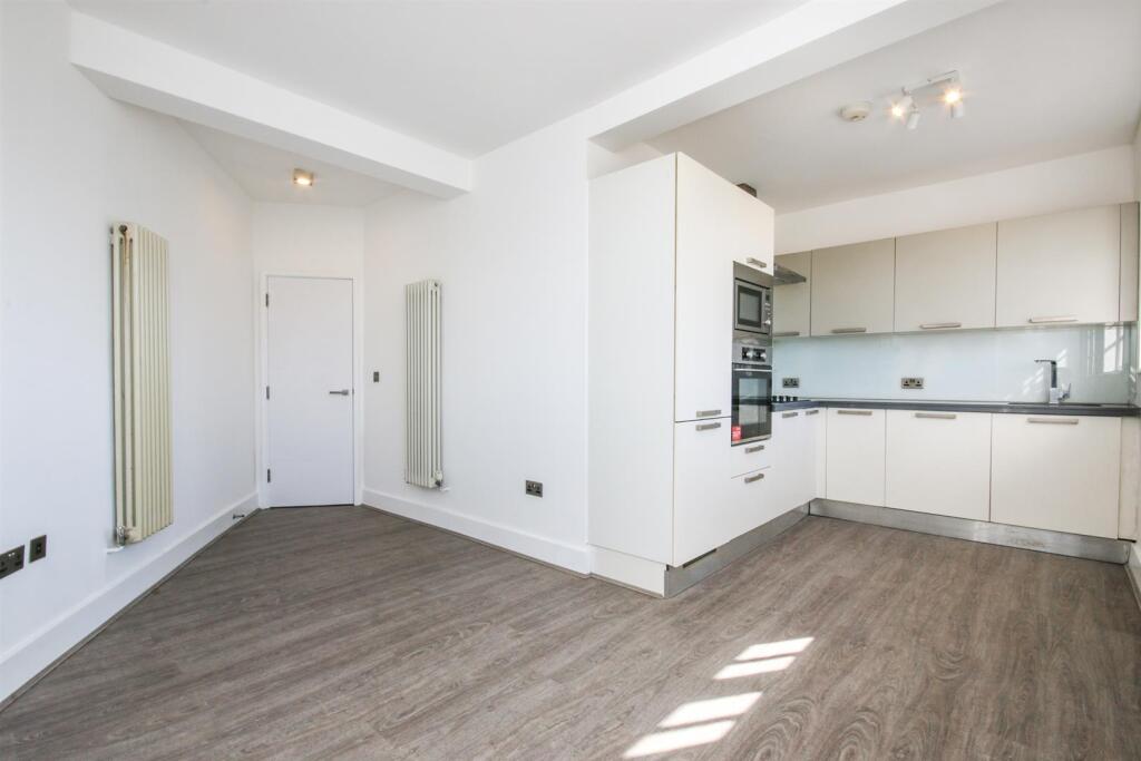 1 bed 1st Floor Flat for rent in Hampstead. From James Edward - Highbury