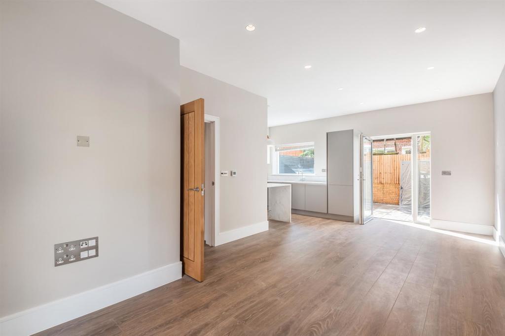 3 bed Detached for rent in Hackney. From James Edward - Highbury 3 bed Detached for rent in Hackney. From James Edward - Highbury