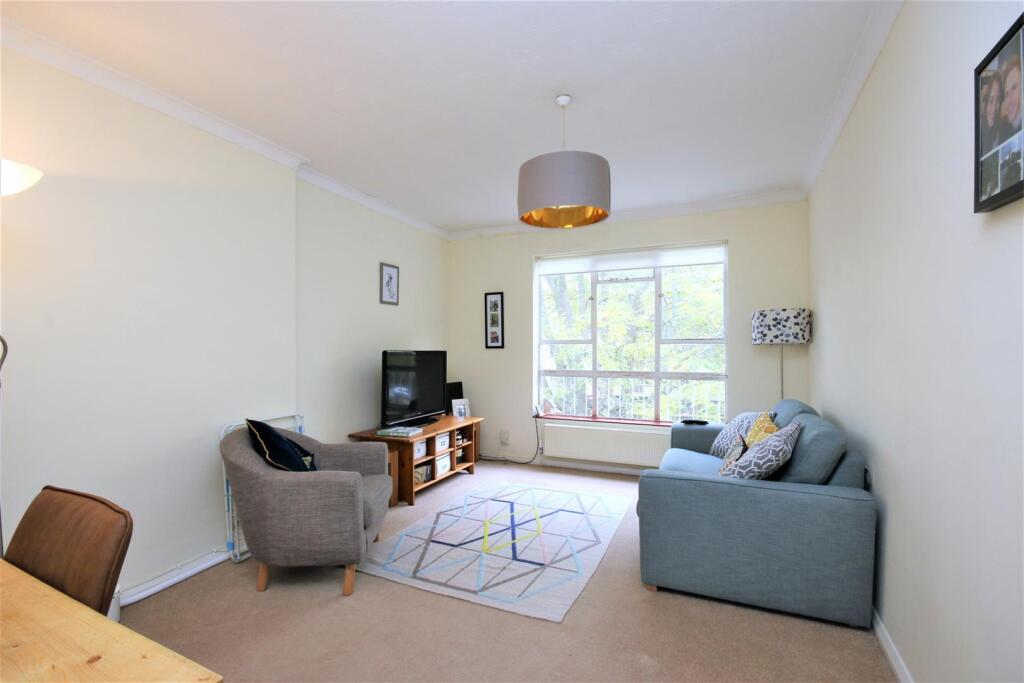 1 bed Apartment for rent in Islington. From James Edward - Highbury