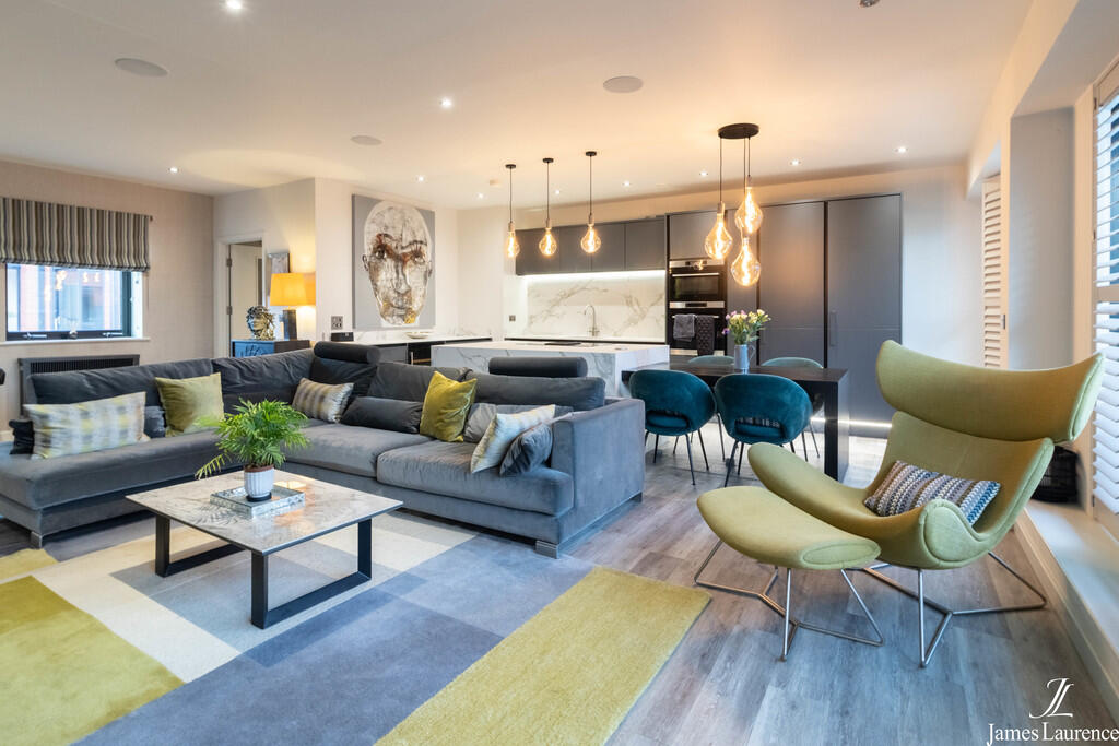 3 bed Penthouse for rent in Birmingham. From James Laurence Sales and Lettings - Birmingham