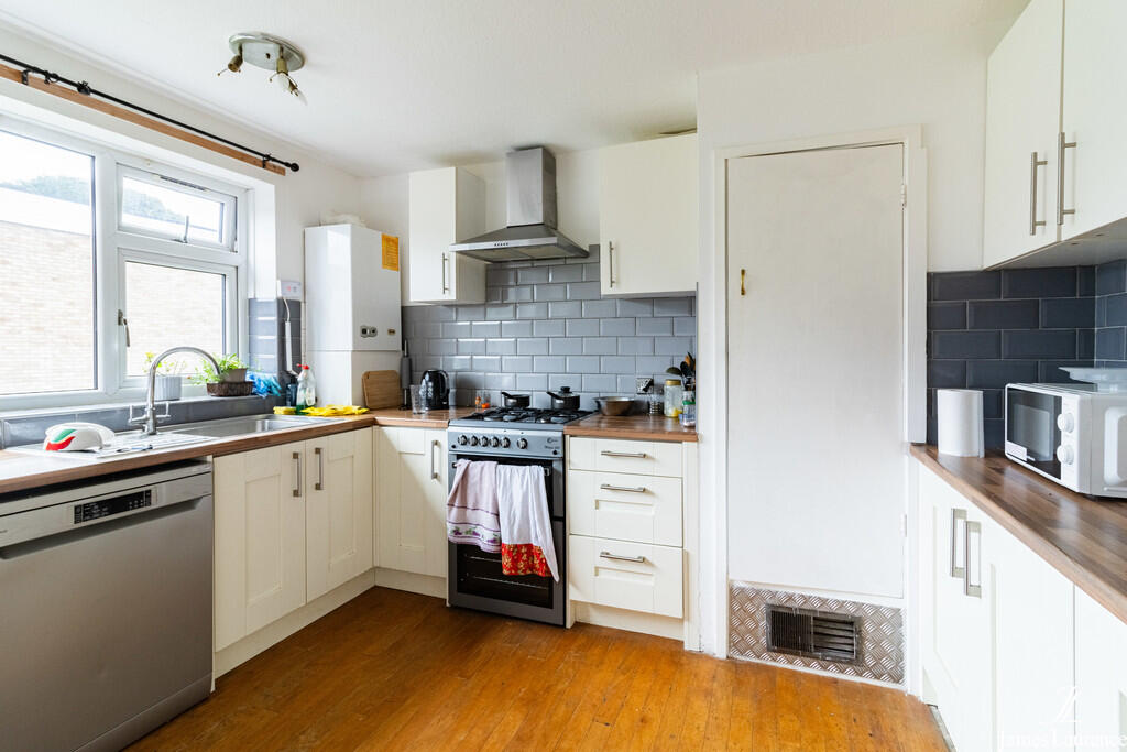 2 bed Apartment for rent in Birmingham. From James Laurence Sales and Lettings - Birmingham