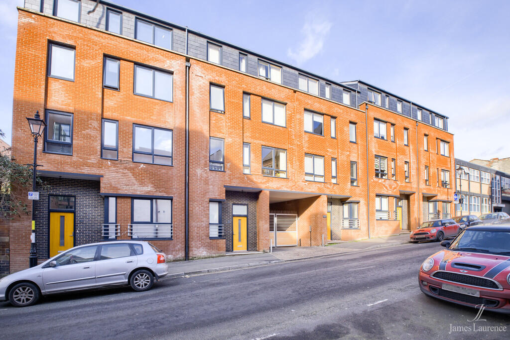 4 bed Town House for rent in Birmingham. From James Laurence Sales and Lettings - Birmingham 4 bed Town House for rent in Birmingham. From James Laurence Sales and Lettings - Birmingham