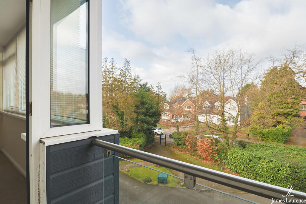 2 bed Apartment for rent in Solihull. From James Laurence Sales and Lettings - Birmingham 2 bed Apartment for rent in Solihull. From James Laurence Sales and Lettings - Birmingham