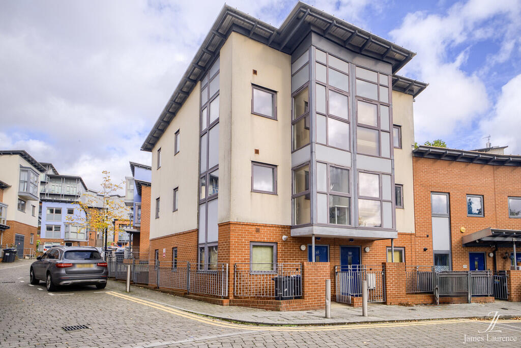 4 bed Town House for rent in Birmingham. From James Laurence Sales and Lettings - Birmingham