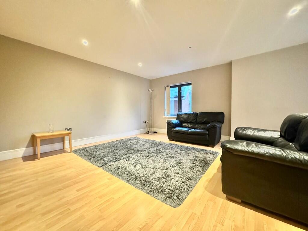 1 bed Apartment for rent in Smethwick. From James Laurence Sales and Lettings - Birmingham