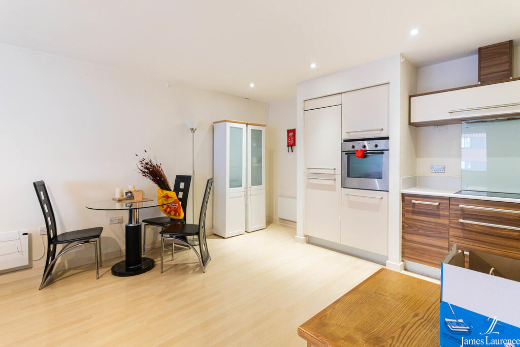 1 bed Apartment for rent in Birmingham. From James Laurence Sales and Lettings - Birmingham
