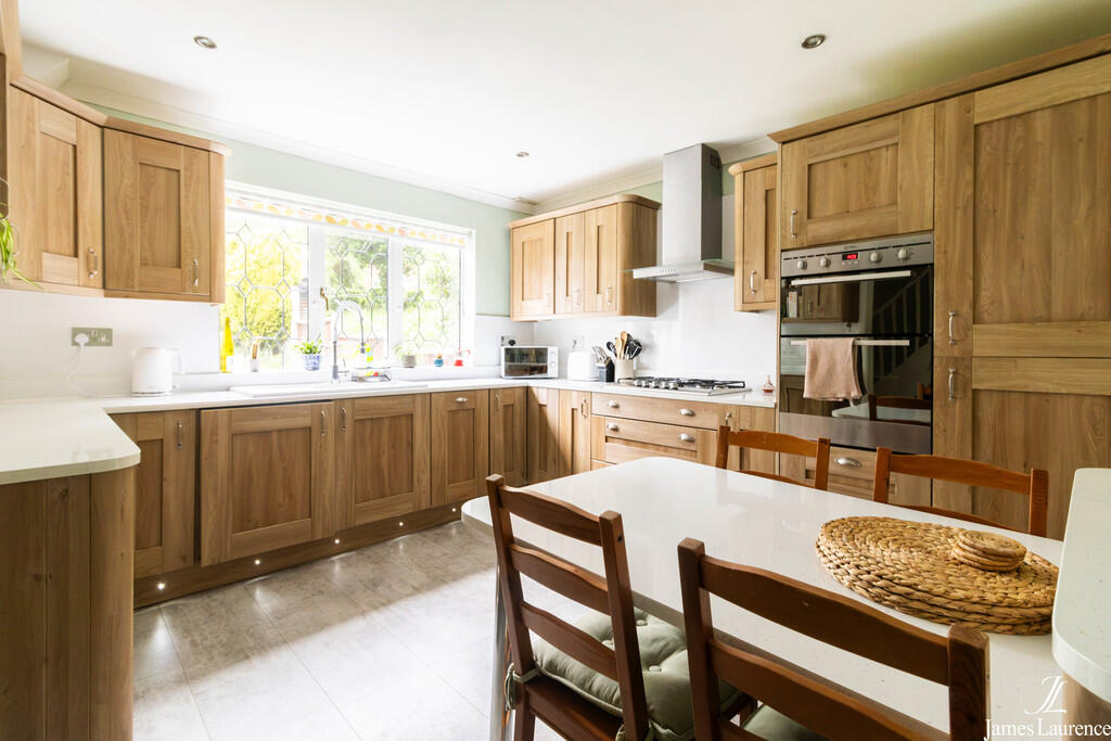 3 bed End of Terrace for rent in Smethwick. From James Laurence Sales and Lettings - Birmingham 3 bed End of Terrace for rent in Smethwick. From James Laurence Sales and Lettings - Birmingham