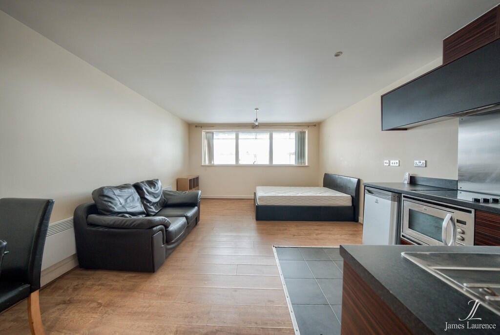 4 bed Apartment for rent in Birmingham. From James Laurence Sales and Lettings - Birmingham