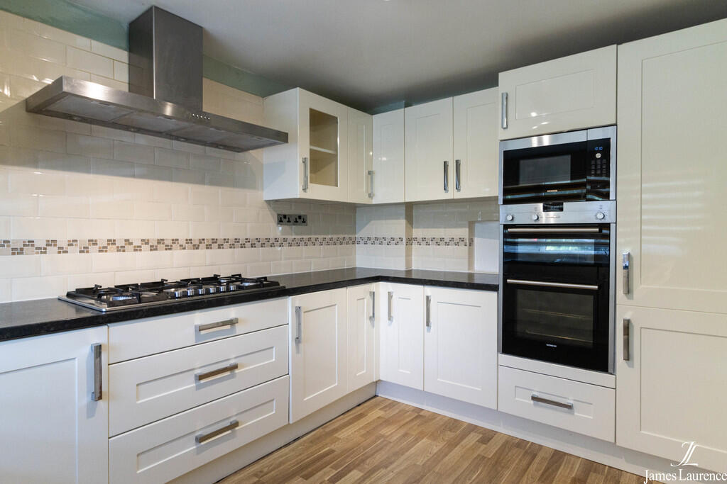 3 bed Detached for rent in Smethwick. From James Laurence Sales and Lettings - Birmingham