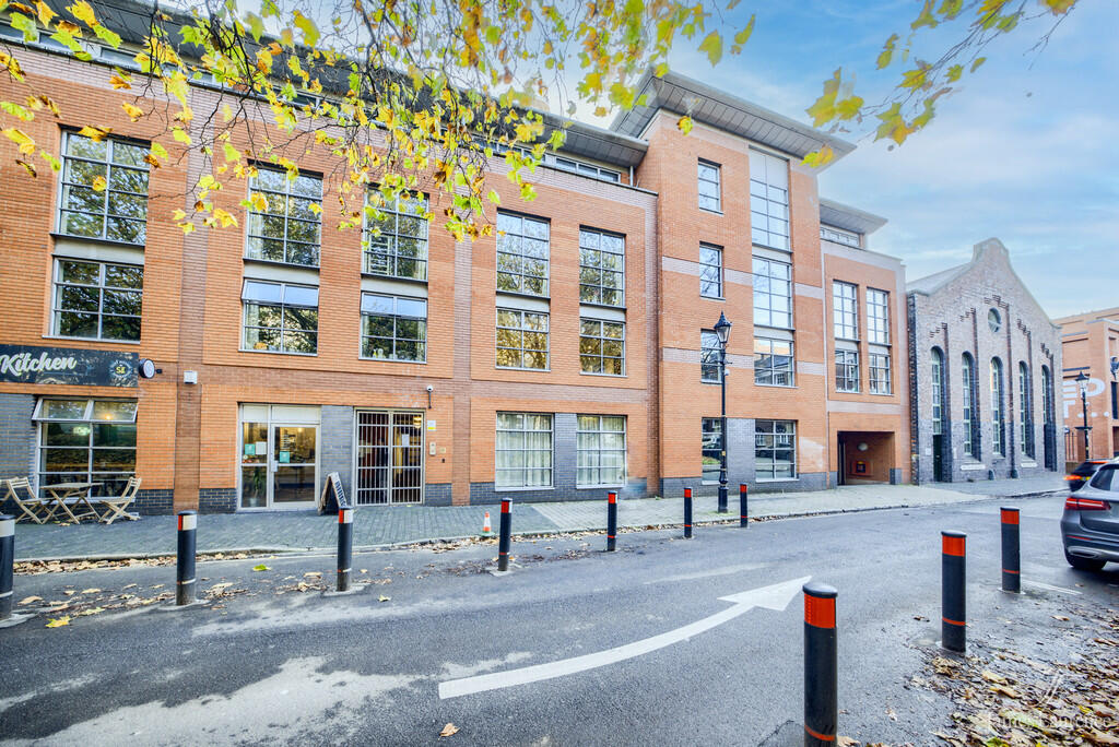 2 bed Apartment for rent in Birmingham. From James Laurence Sales and Lettings - Birmingham