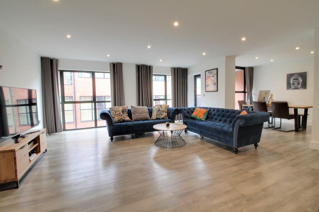 3 bed Apartment for rent in Birmingham. From James Laurence Sales and Lettings - Birmingham