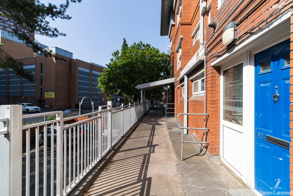 3 bed Apartment for rent in Birmingham. From James Laurence Sales and Lettings - Birmingham