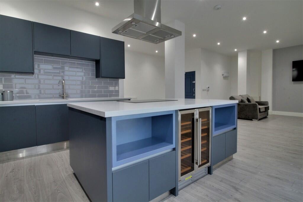 3 bed Apartment for rent in Birmingham. From James Laurence Sales and Lettings - Birmingham