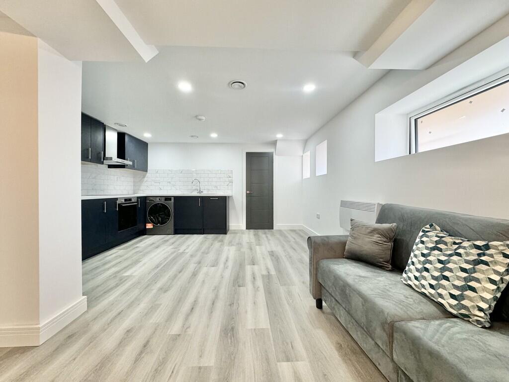 2 bed Apartment for rent in Birmingham. From James Laurence Sales and Lettings - Birmingham 2 bed Apartment for rent in Birmingham. From James Laurence Sales and Lettings - Birmingham