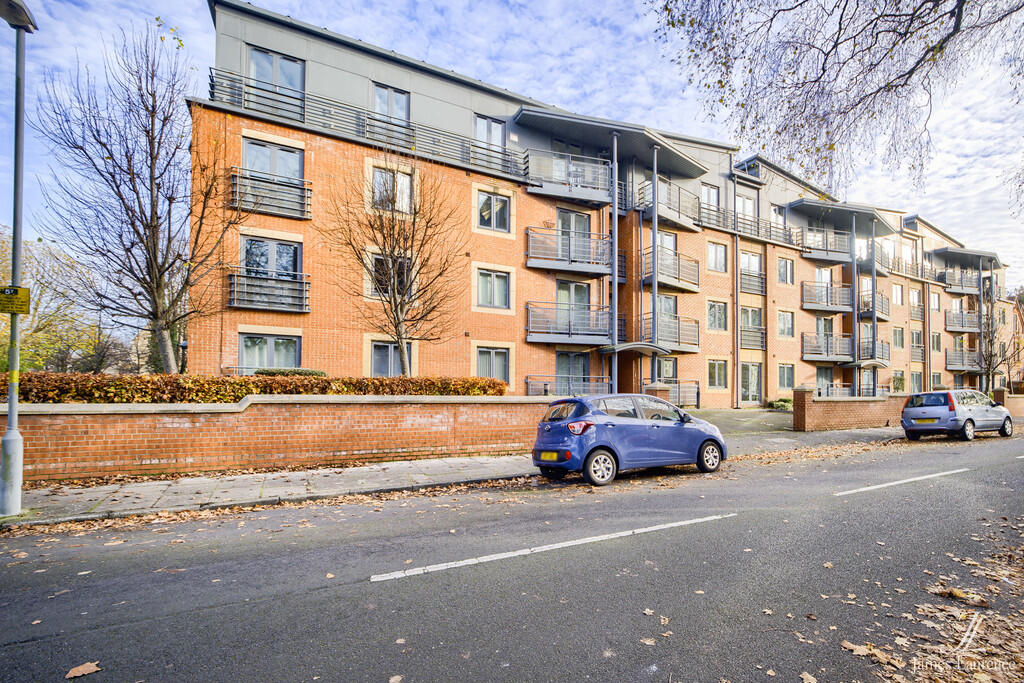 1 bed Apartment for rent in Birmingham. From James Laurence Sales and Lettings - Birmingham
