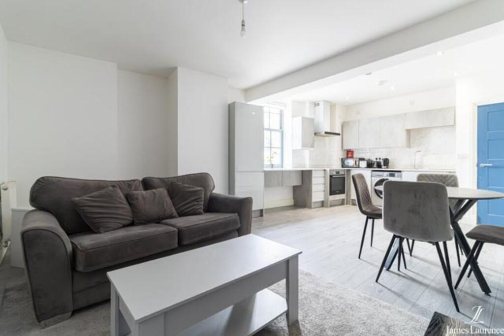 2 bed Apartment for rent in Birmingham. From James Laurence Sales and Lettings - Birmingham