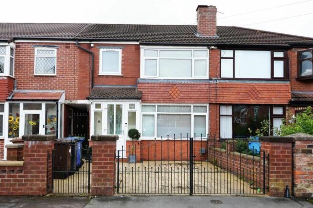 3 bed Mid Terraced House for rent in Droylsden. From James Laurence Sales and Lettings - Birmingham 3 bed Mid Terraced House for rent in Droylsden. From James Laurence Sales and Lettings - Birmingham