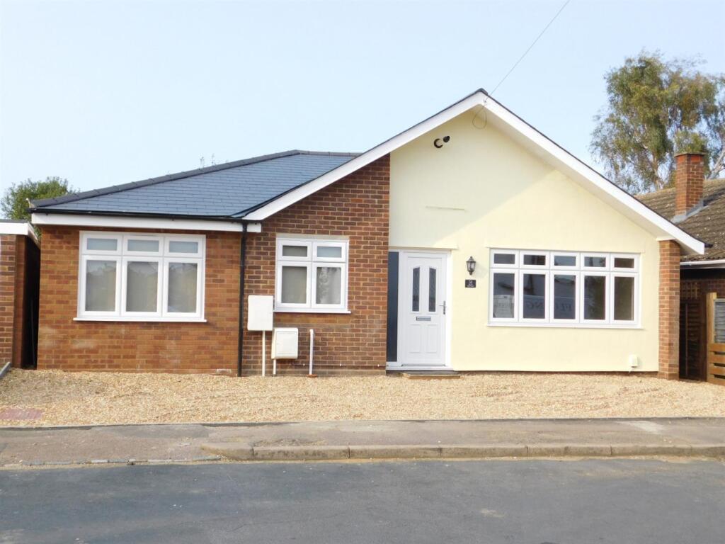 3 bed Detached bungalow for rent in Stotfold. From First Step - Stotfold