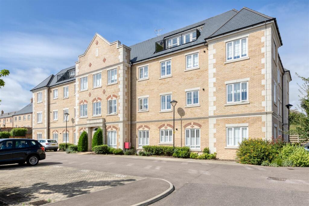 3 bed Penthouse for rent in Stotfold. From First Step - Stotfold 3 bed Penthouse for rent in Stotfold. From First Step - Stotfold