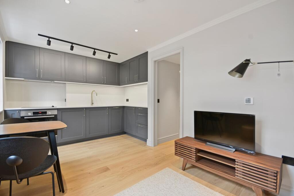 1 bed 1st Floor Flat for rent in London. From Jeremy James and Company