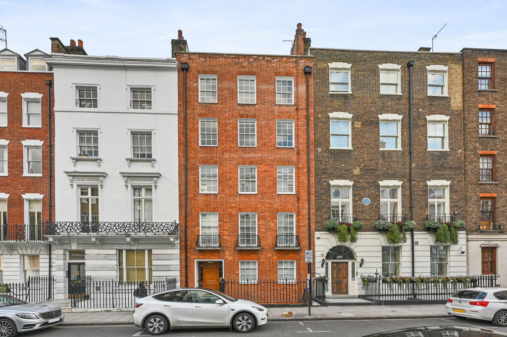 2 bed 1st Floor Flat for rent in London. From Jeremy James and Company