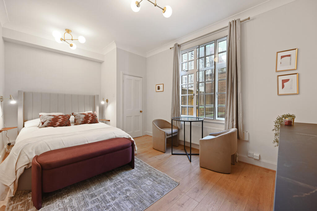 4 bed Studio for rent in London. From Jeremy James and Company