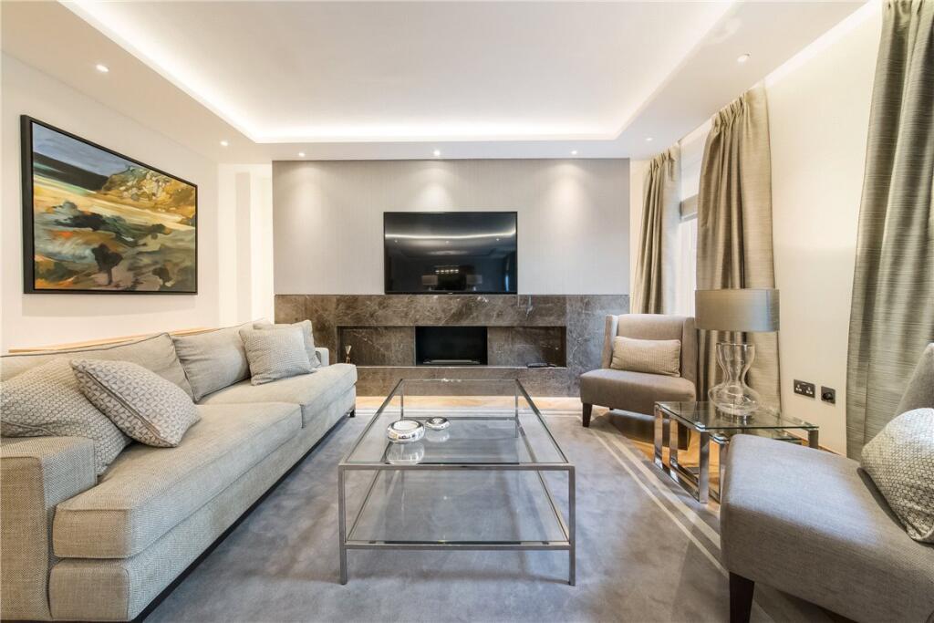 3 bed 1st Floor Flat for rent in London. From Jeremy James and Company