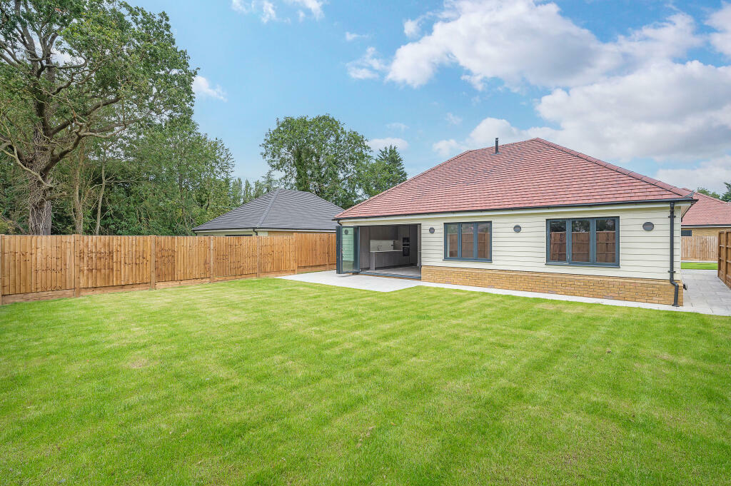 3 bed Bungalow for rent in Stapleford Abbotts. From John D Wood & Co - Loughton