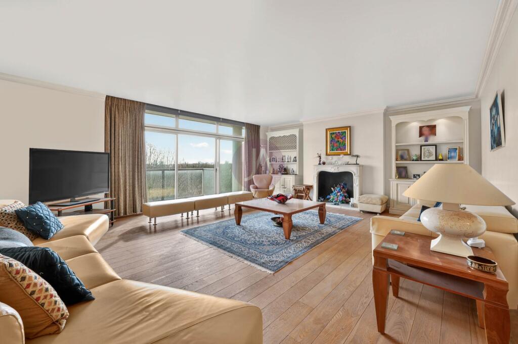 4 bed Apartment for rent in Camden Town. From Jonathan Arron Residential